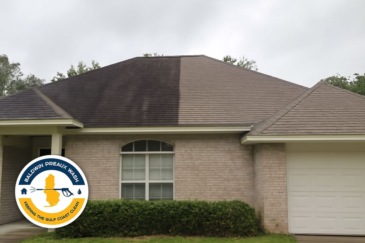 Black algae streaks on a coastal home roof near Gulf Shores Alabama before soft washing